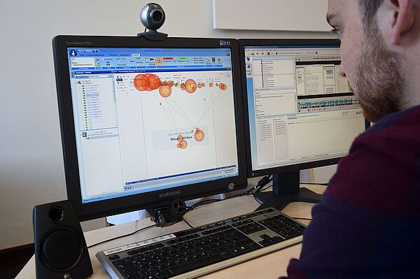 Eyetracking-Test: In studentischen Projekten wie diesem wird die Usability-Analyse beispielsweise von Bedienoberflächen durchgeführt. (Foto: HTWK Leipzig)