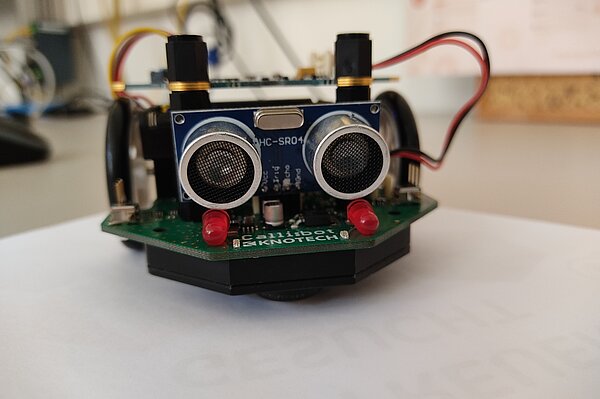 Ein Calli:Bot Roboter von vorn