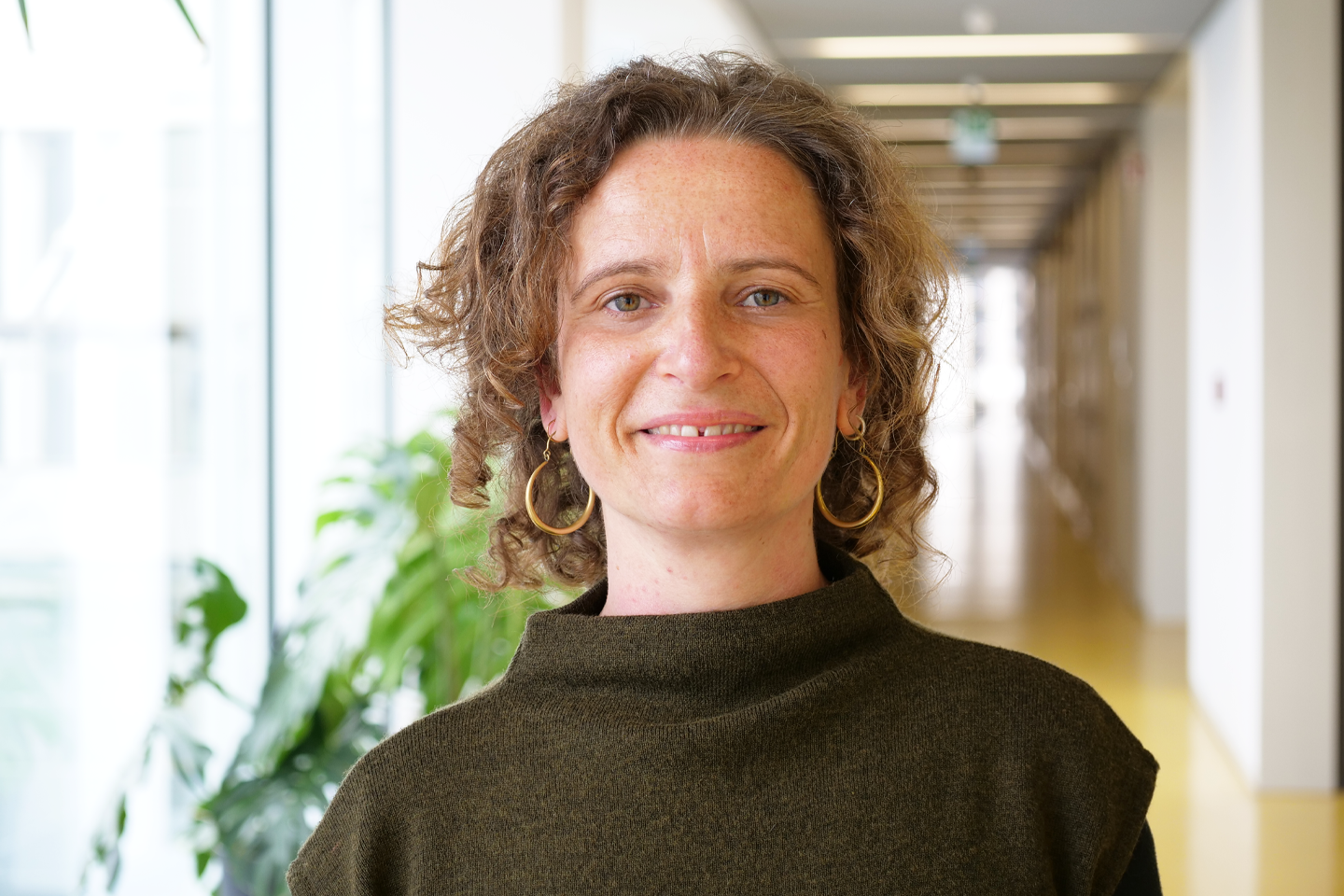 Portraitfoto, bei Verlinkung führt Link auf Mitarbeiterwebsite